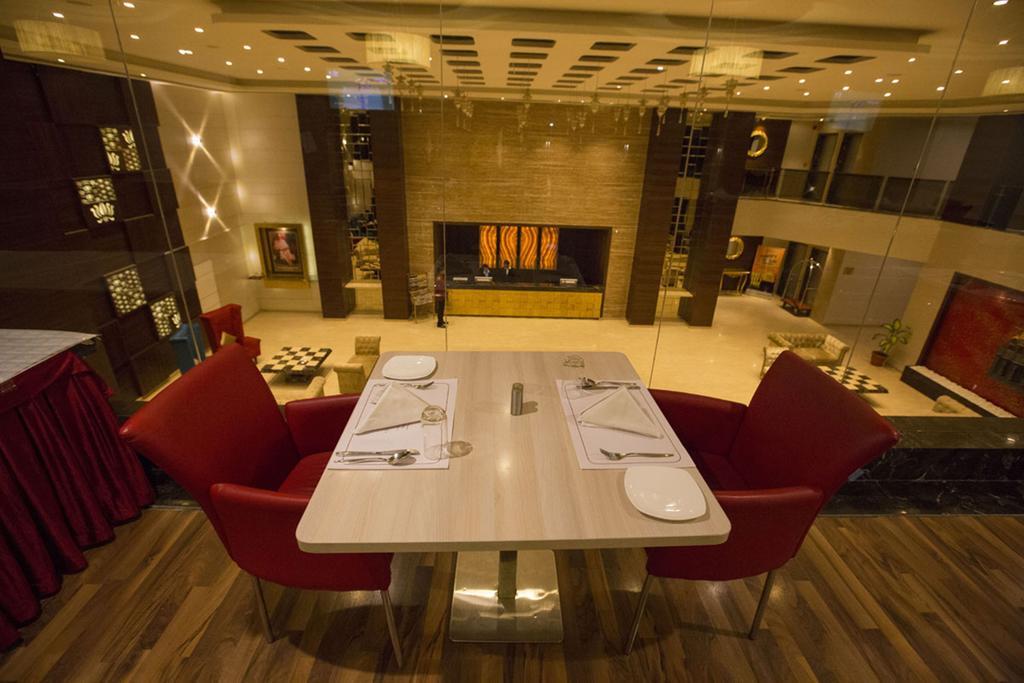 Hotel Anjushree Udždžain Exteriér fotografie