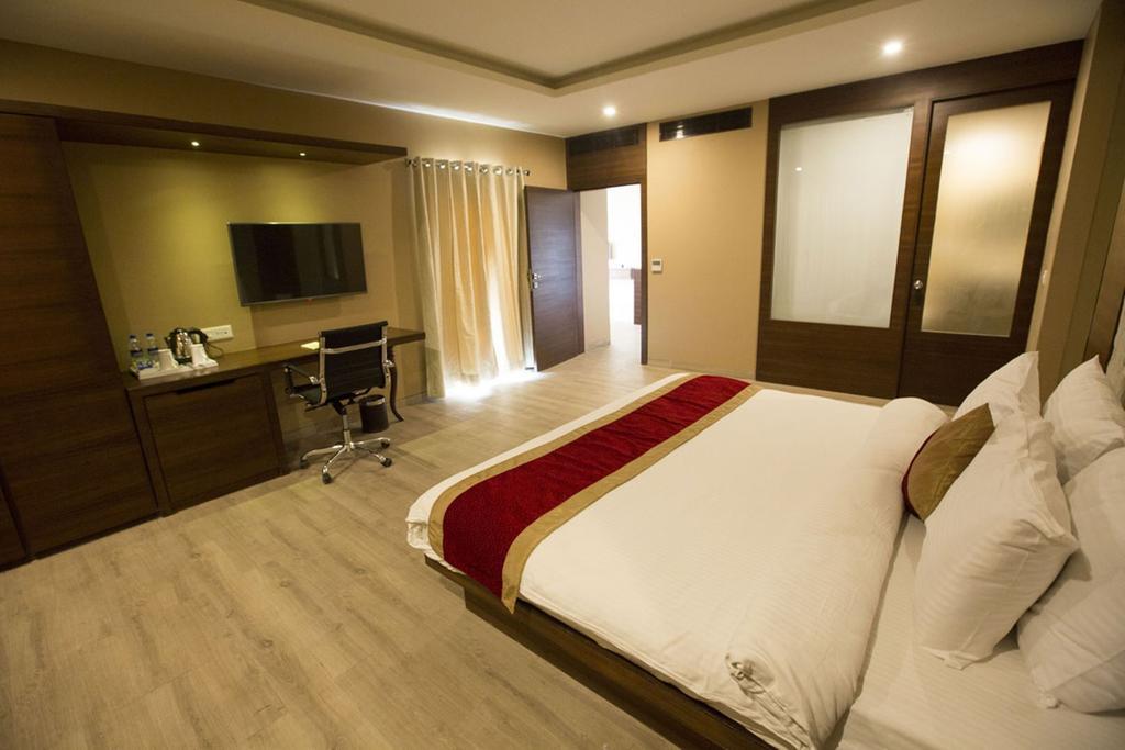 Hotel Anjushree Udždžain Exteriér fotografie